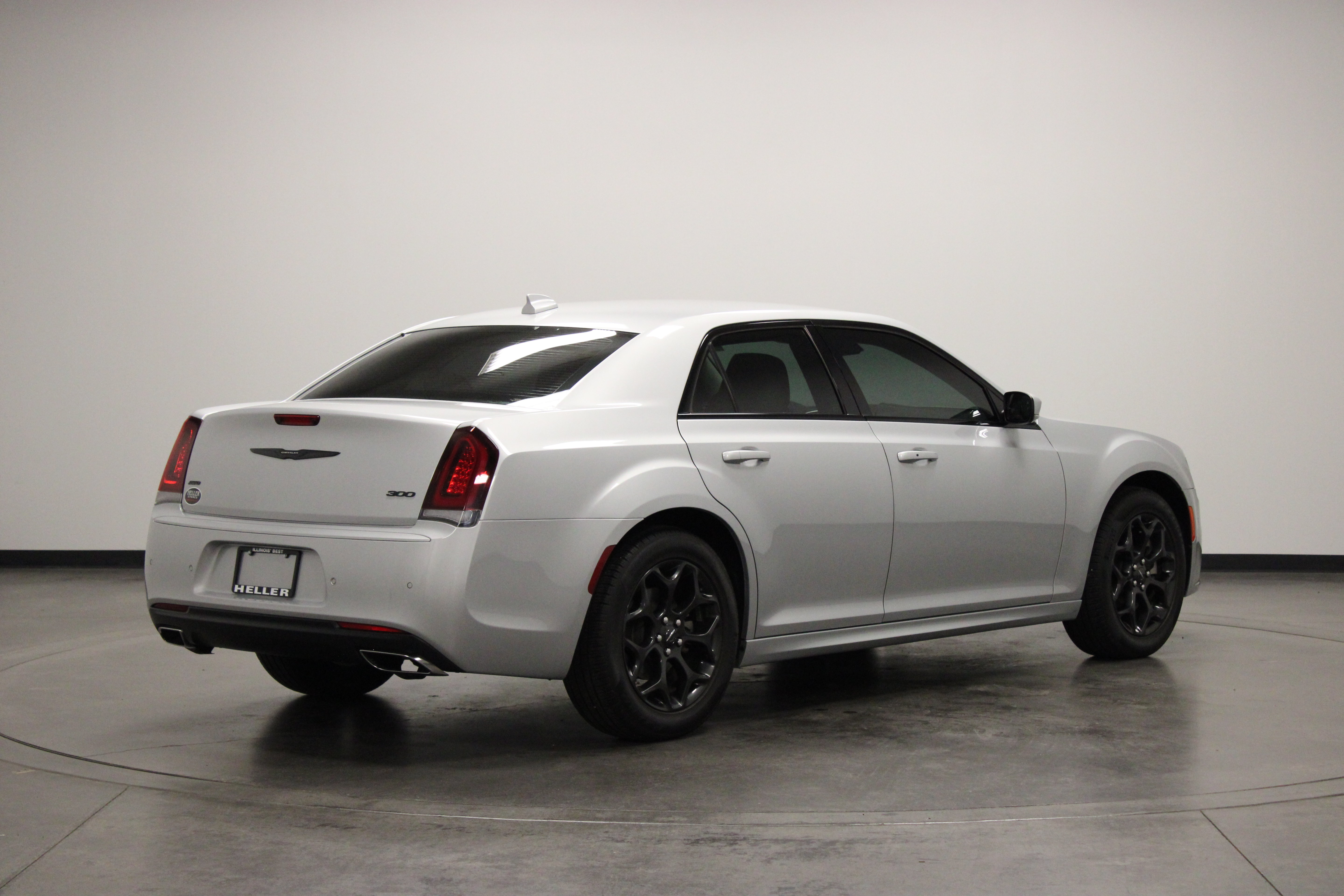 Used 2022 Chrysler 300 Touring L w/ Safetytec Plus Group AWD/4WD image 8
