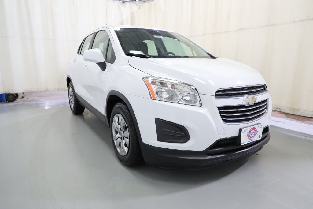 Used 2016 Chevrolet Trax LS w/ LPO, Cargo Package FWD image 3