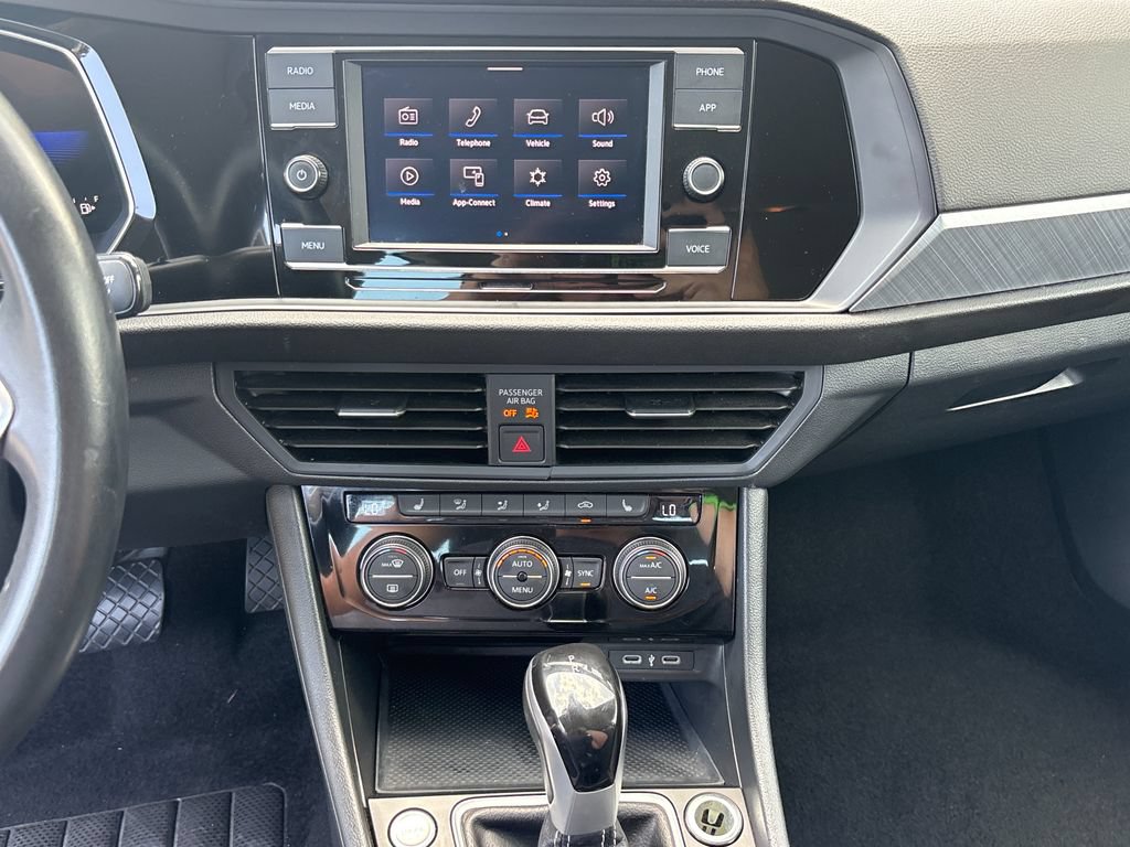 Used 2024 Volkswagen Jetta SE FWD image 23