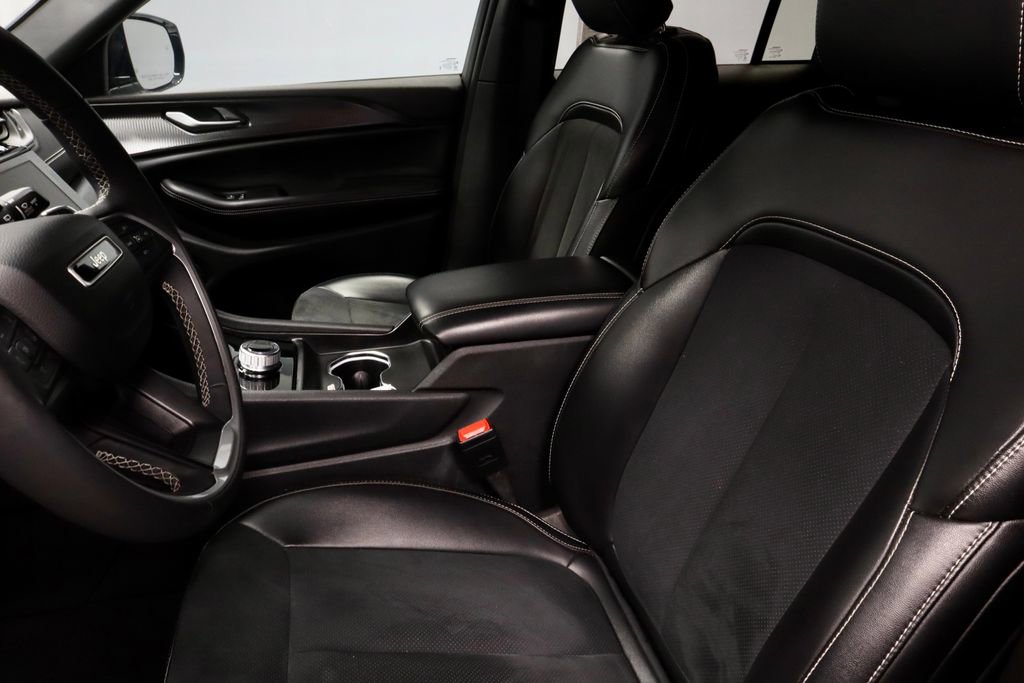 Used 2024 Jeep Grand Cherokee Altitude image 25