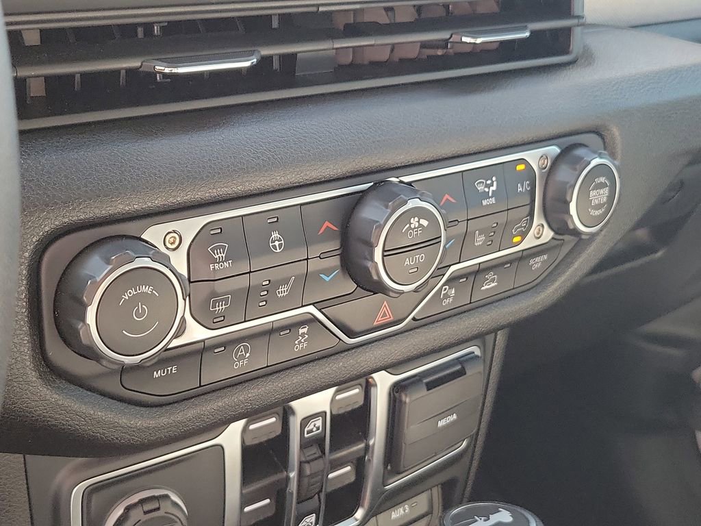 Used 2024 Jeep Wrangler Willys image 23