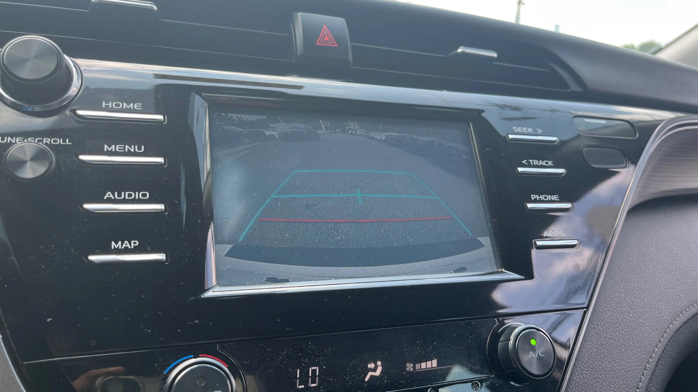 Used 2019 Toyota Camry SE image 25