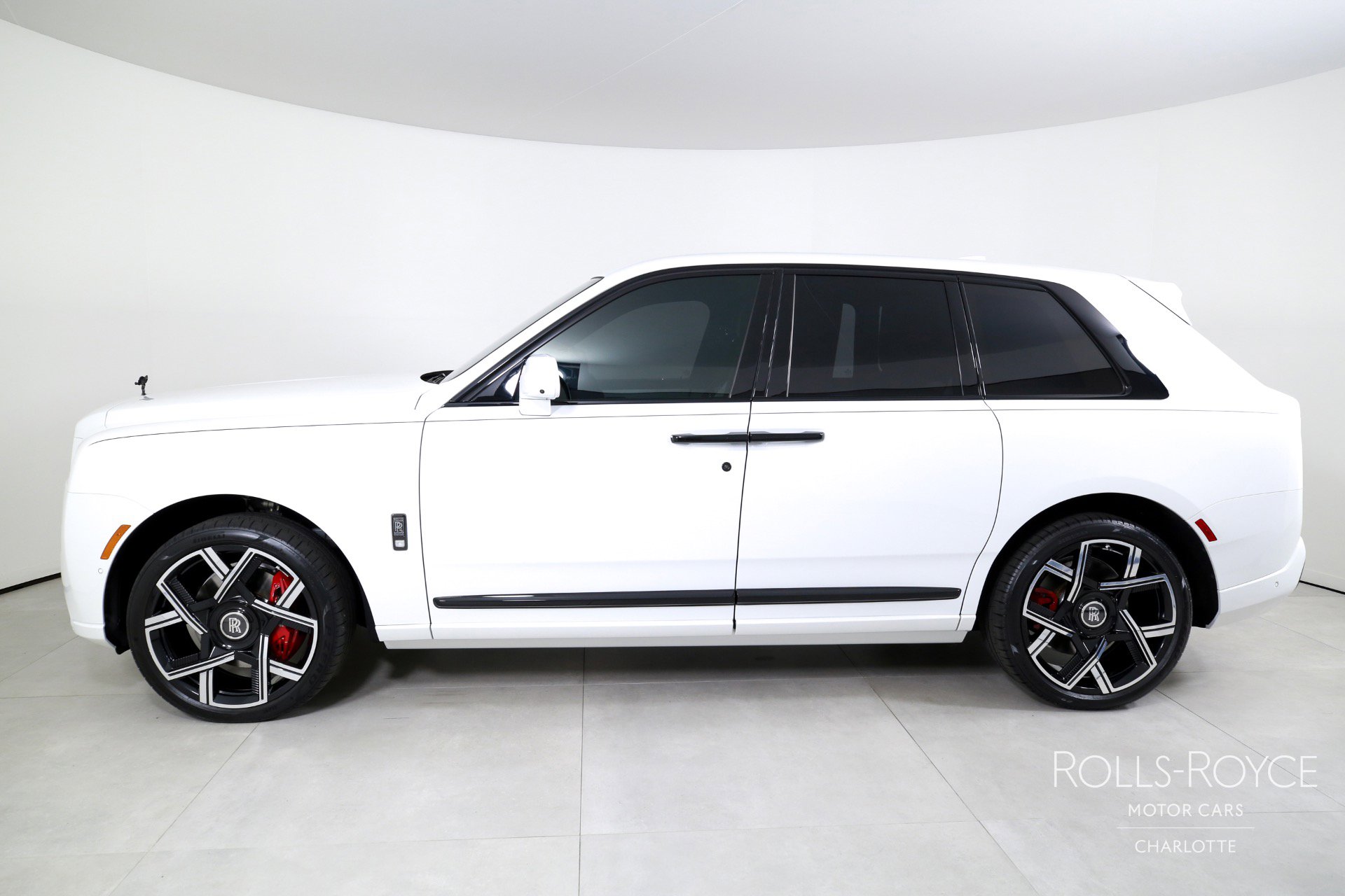 Used 2025 Rolls-Royce Cullinan Black Badge image 3