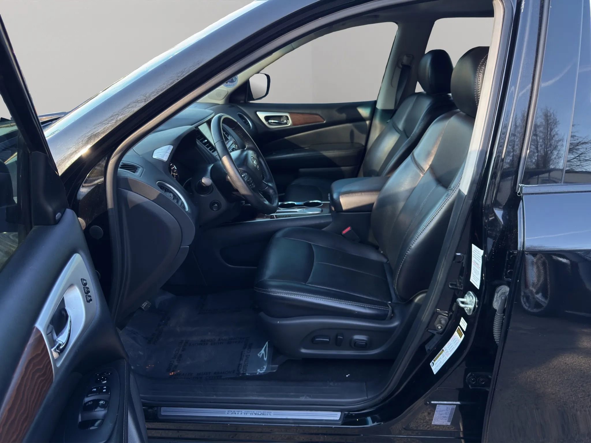 Used 2019 Nissan Pathfinder Platinum image 9