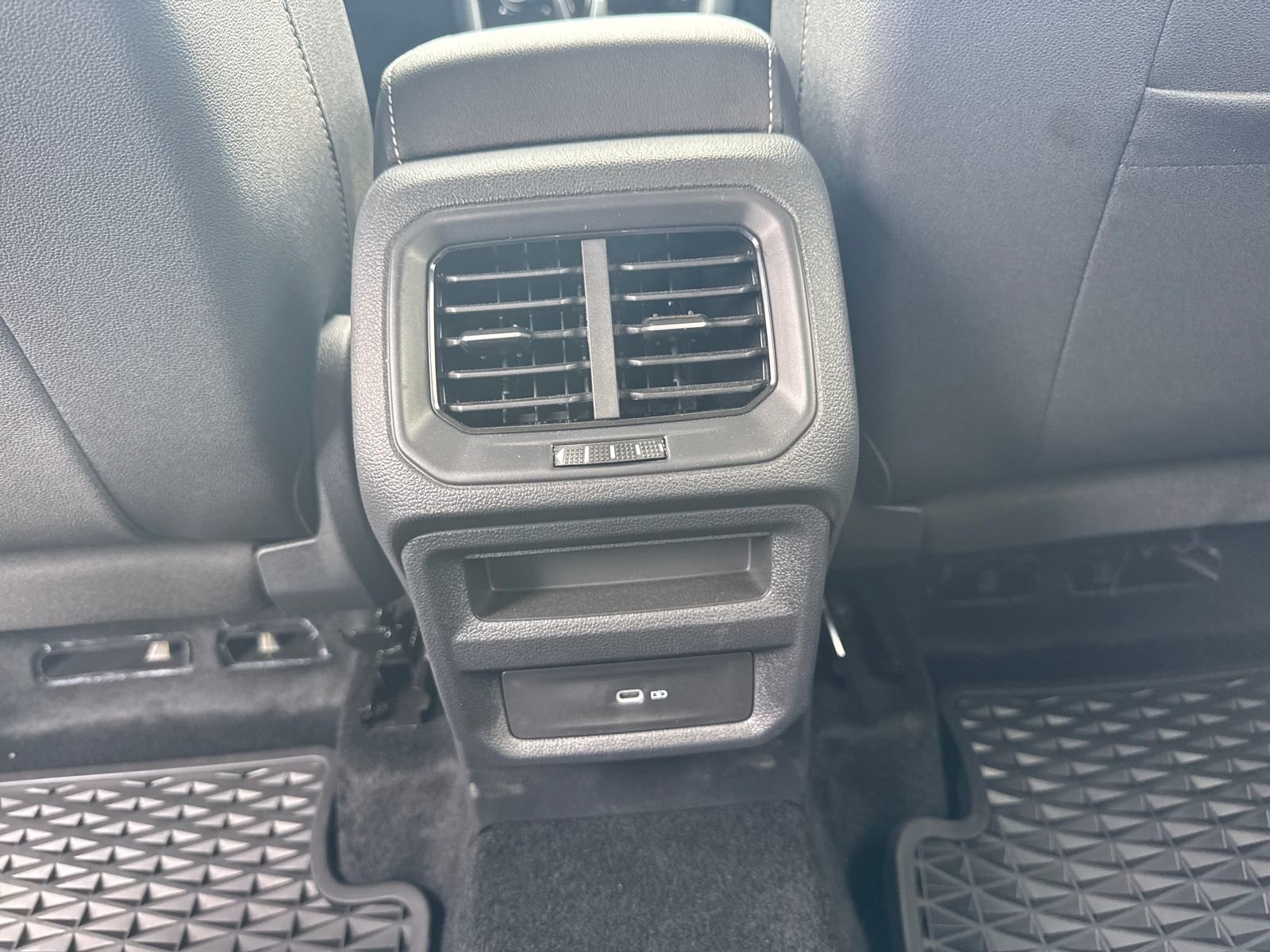 Certified 2024 Volkswagen Taos SE image 29