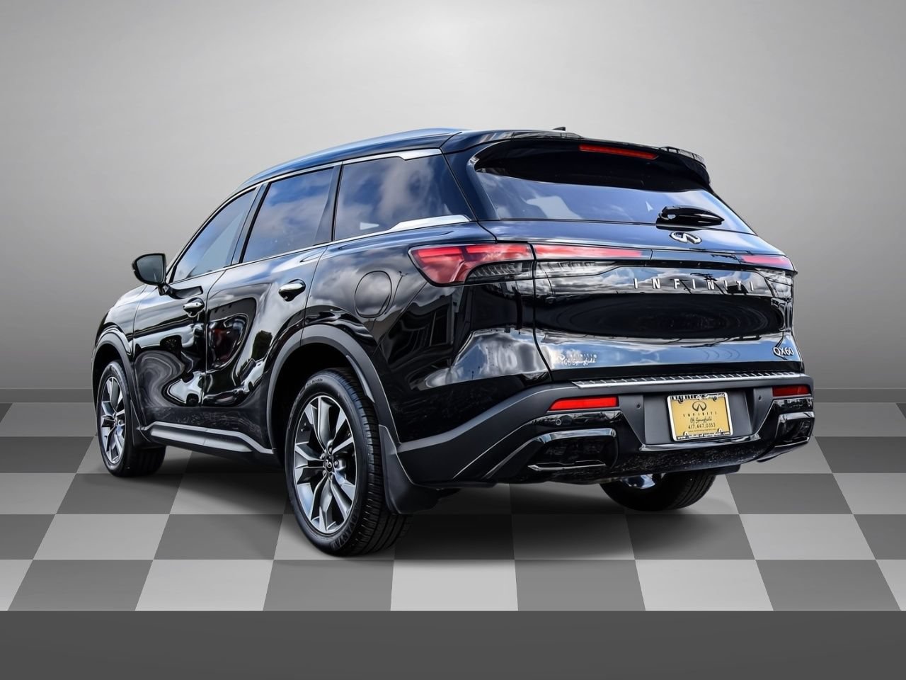 Used 2023 INFINITI QX60 Luxe w/ Cargo Package FWD image 4