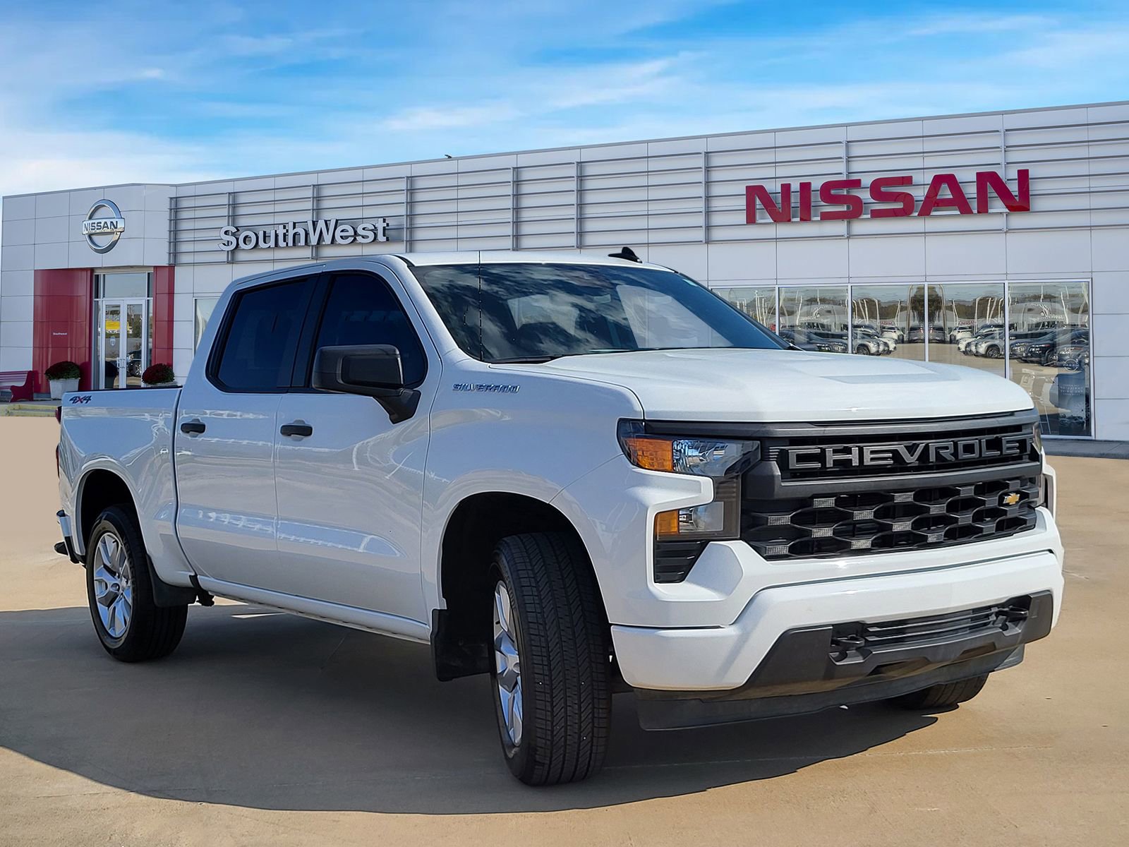 Used 2023 Chevrolet Silverado 1500 Custom image 5