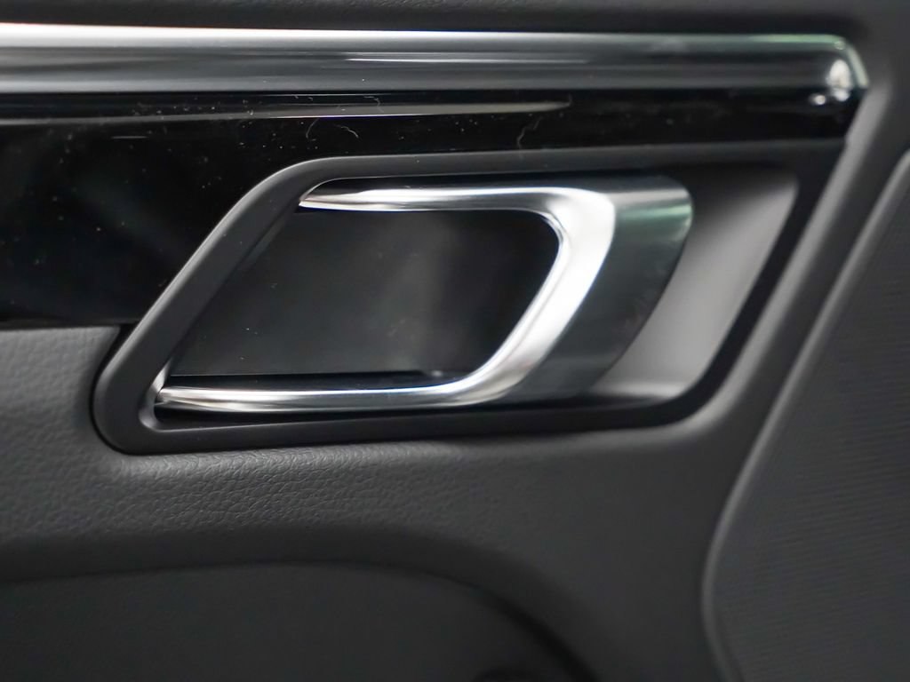 Certified 2026 Porsche Macan Turbo AWD/4WD image 14