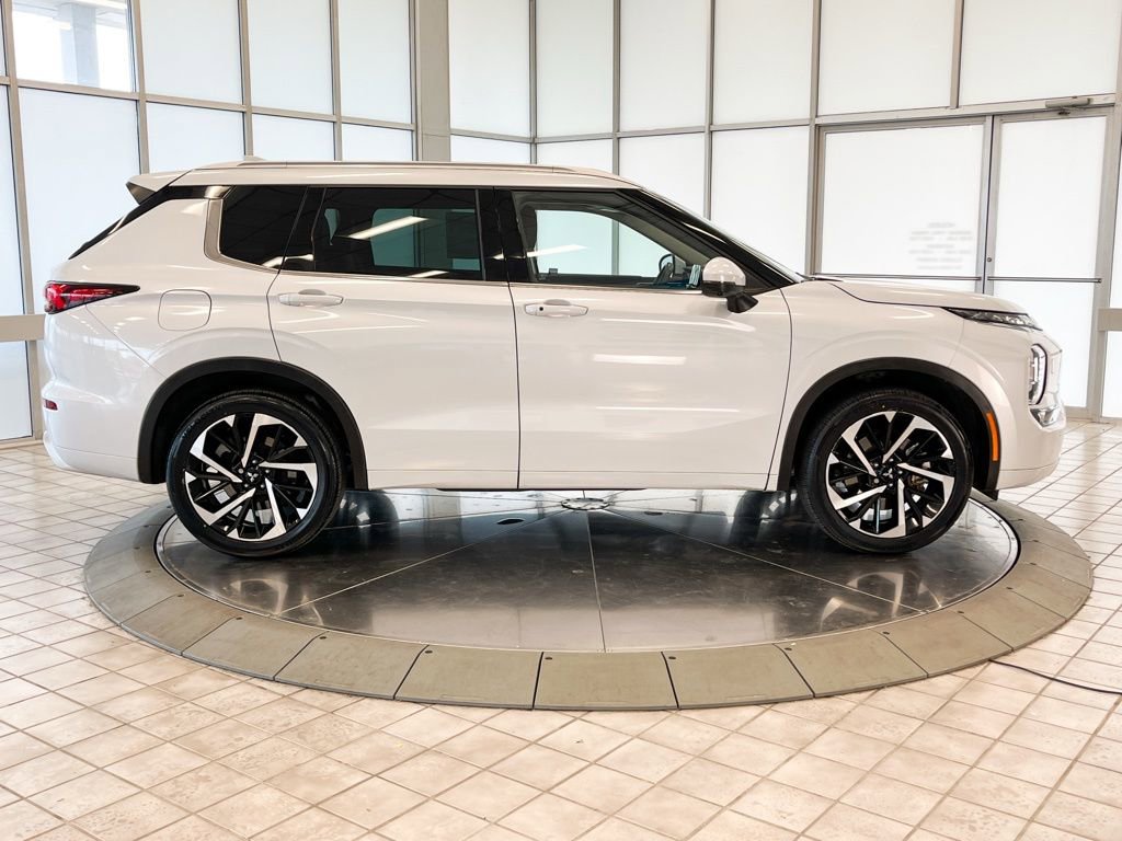 Used 2022 Mitsubishi Outlander SEL image 11