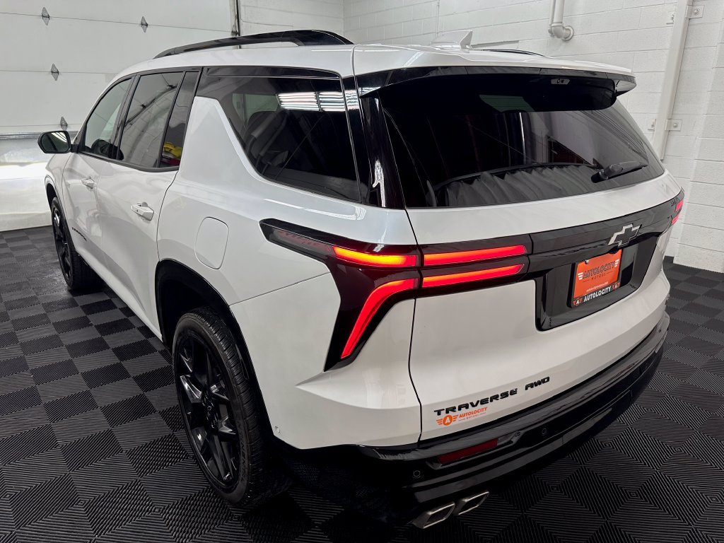 Used 2025 Chevrolet Traverse RS w/ LPO, Floor Liner Package AWD/4WD image 7
