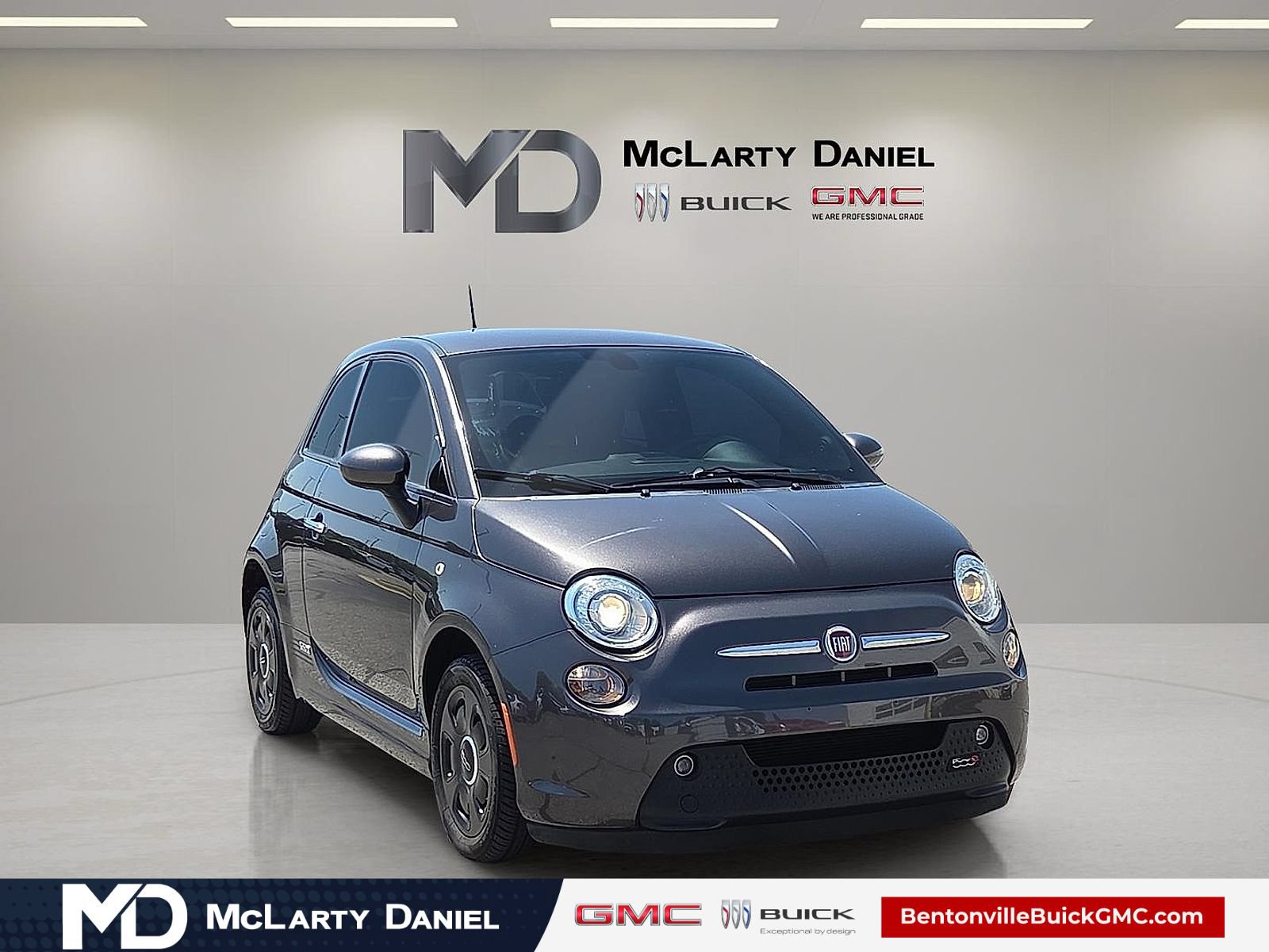 Used 2019 FIAT 500 e FWD image 1