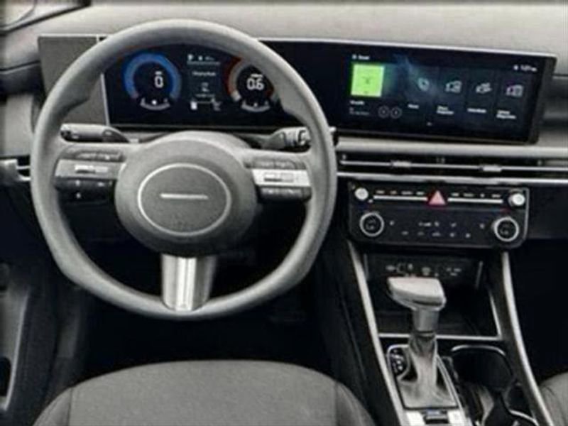 Certified 2025 Hyundai Tucson SEL image 17