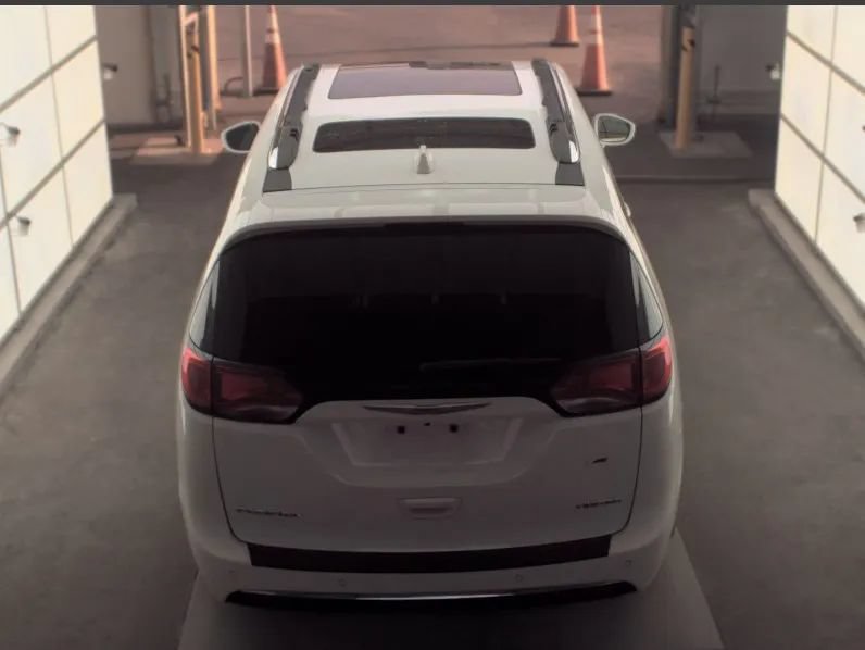 Used 2020 Chrysler Pacifica Limited FWD image 4