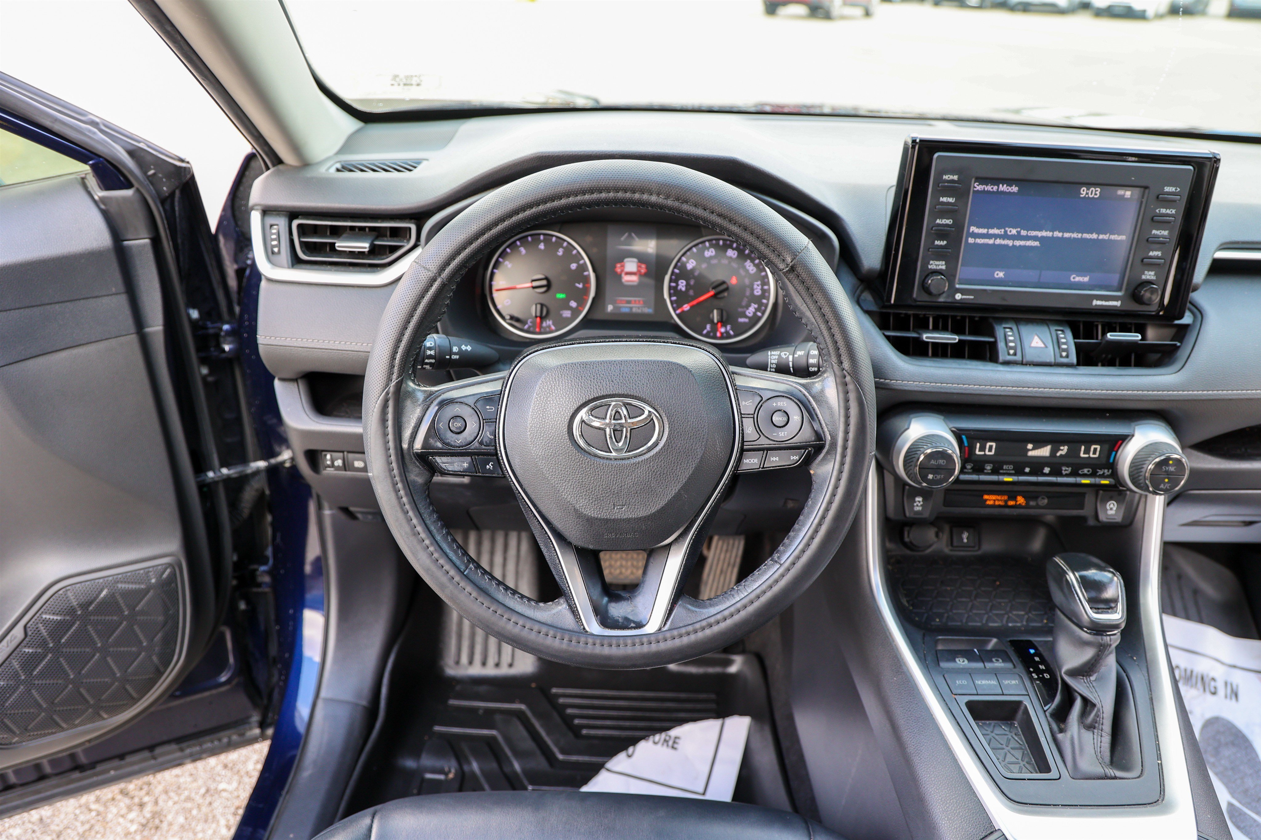 Used 2020 Toyota RAV4 XLE Premium FWD image 35