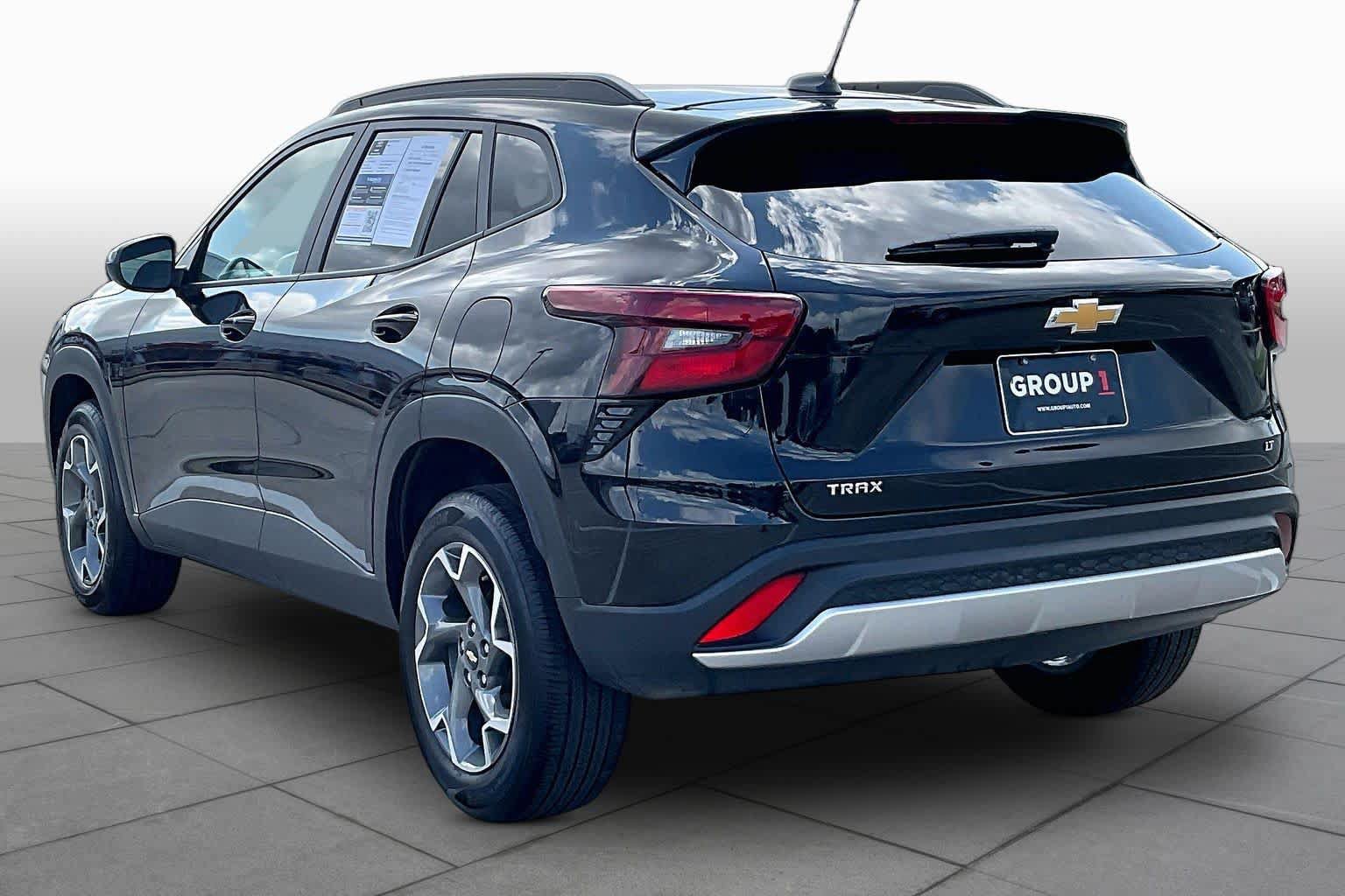 Used 2025 Chevrolet Trax LT w/ LT Convenience Package FWD image 12