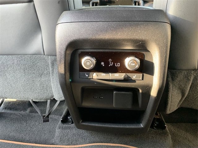 Used 2024 GMC Acadia AT4 w/ Luxury Package image 31