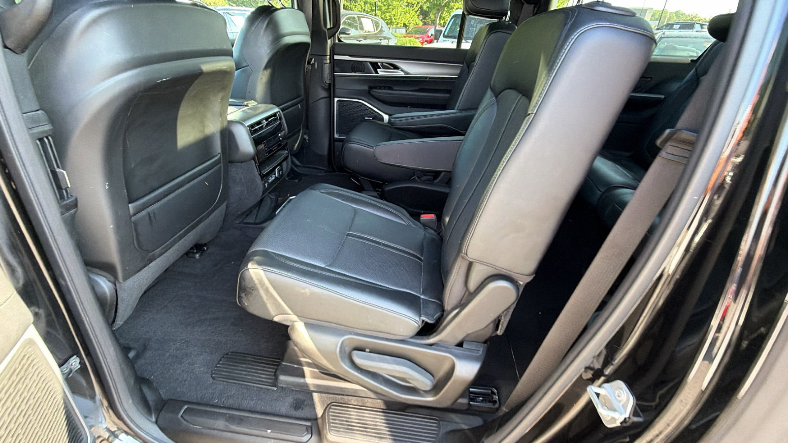 Certified 2024 Jeep Wagoneer L Series II AWD/4WD image 26