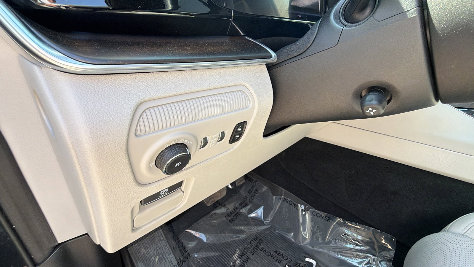 Certified 2025 Jeep Grand Wagoneer 4WD image 28