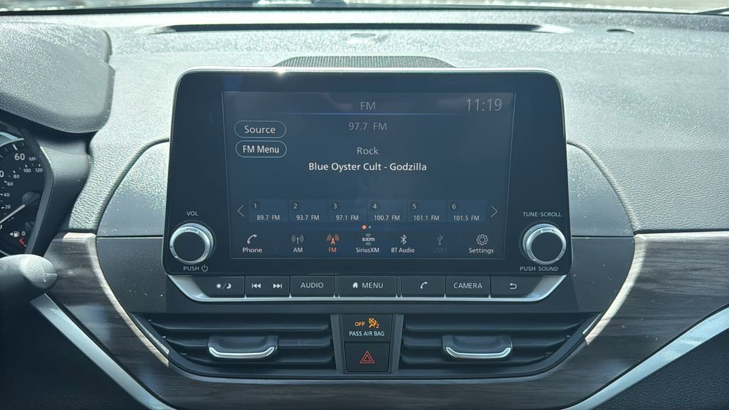 Used 2025 Nissan Altima 2.5 SV FWD image 21