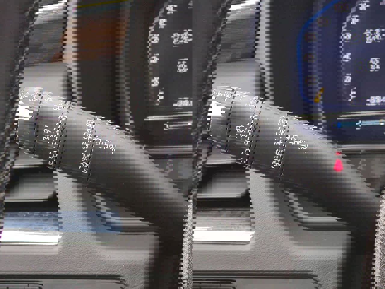 Used 2023 Chevrolet Suburban Premier image 25