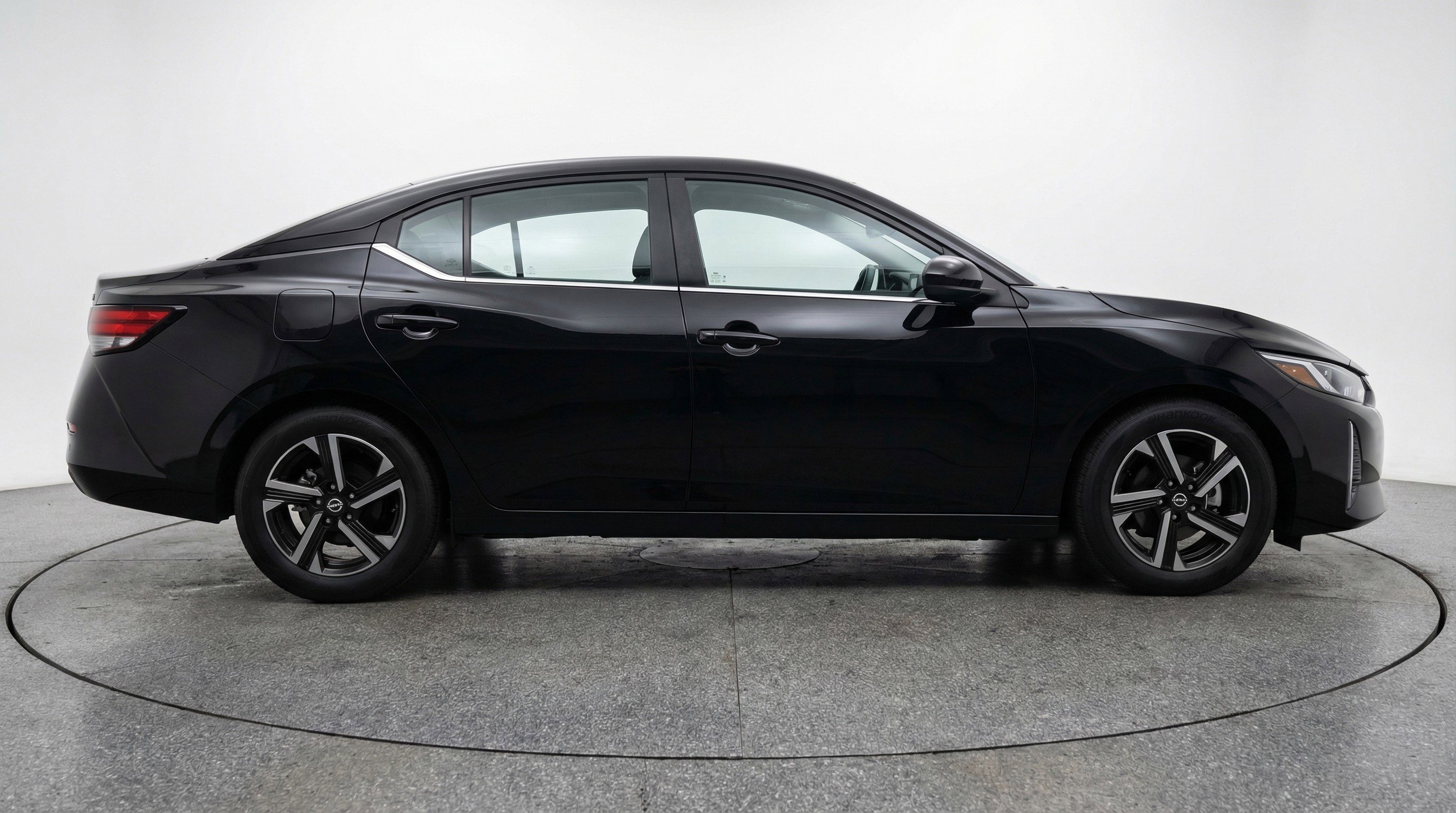 Used 2025 Nissan Sentra SV image 11