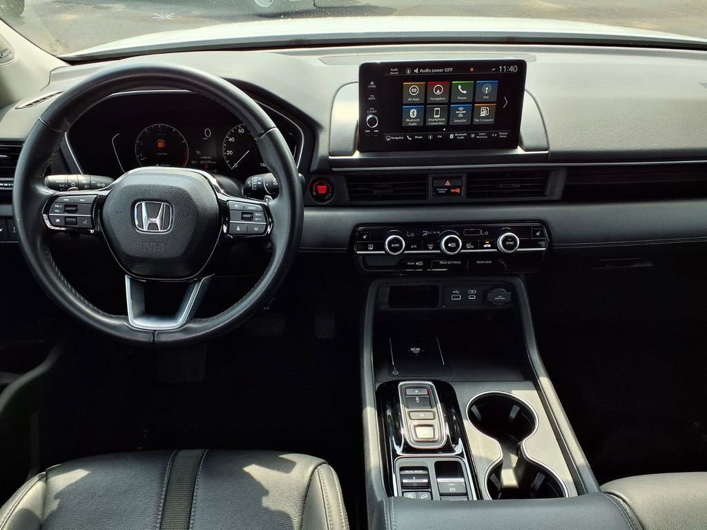 Used 2025 Honda Pilot Touring image 12