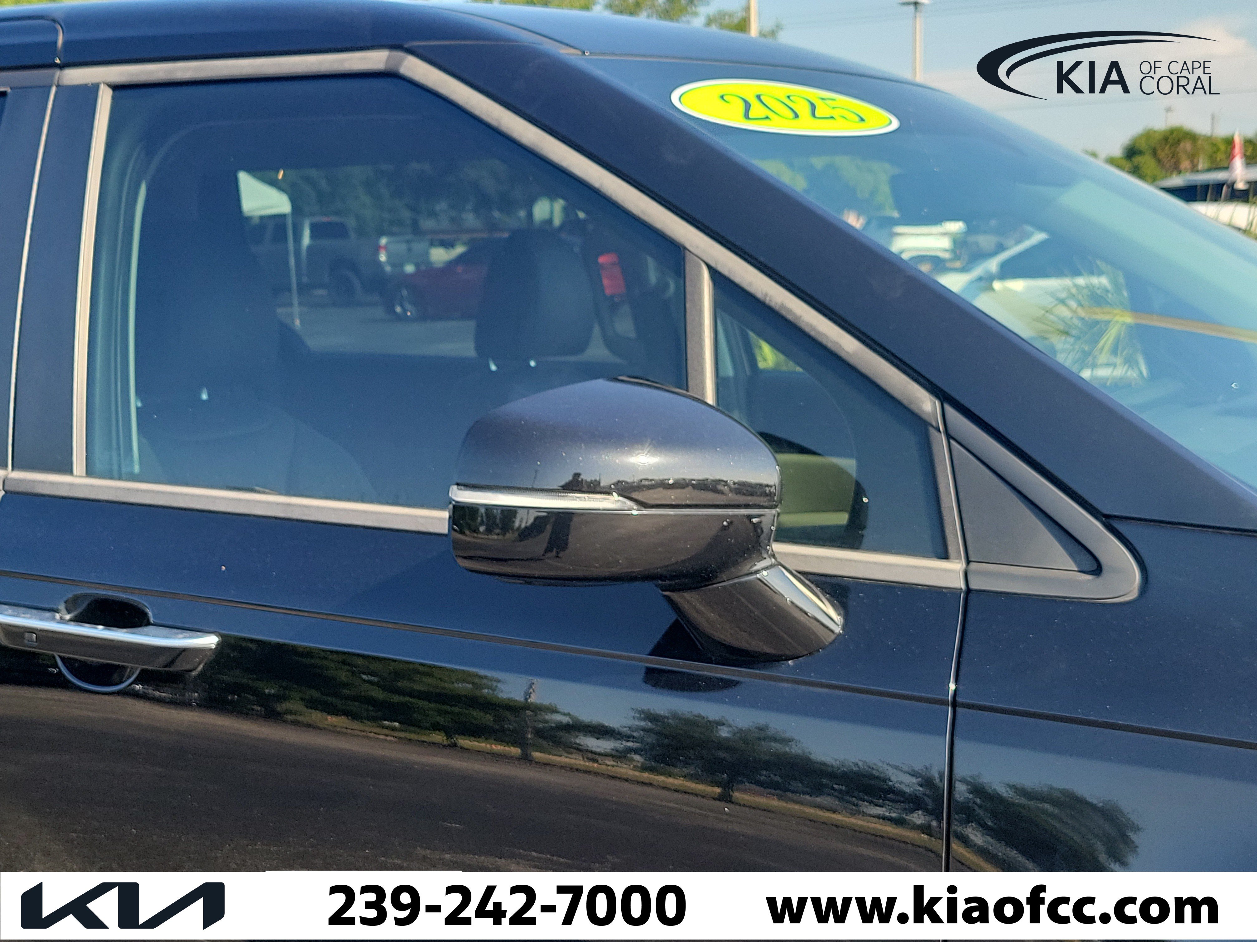 Certified 2025 Kia Carnival FWD image 8