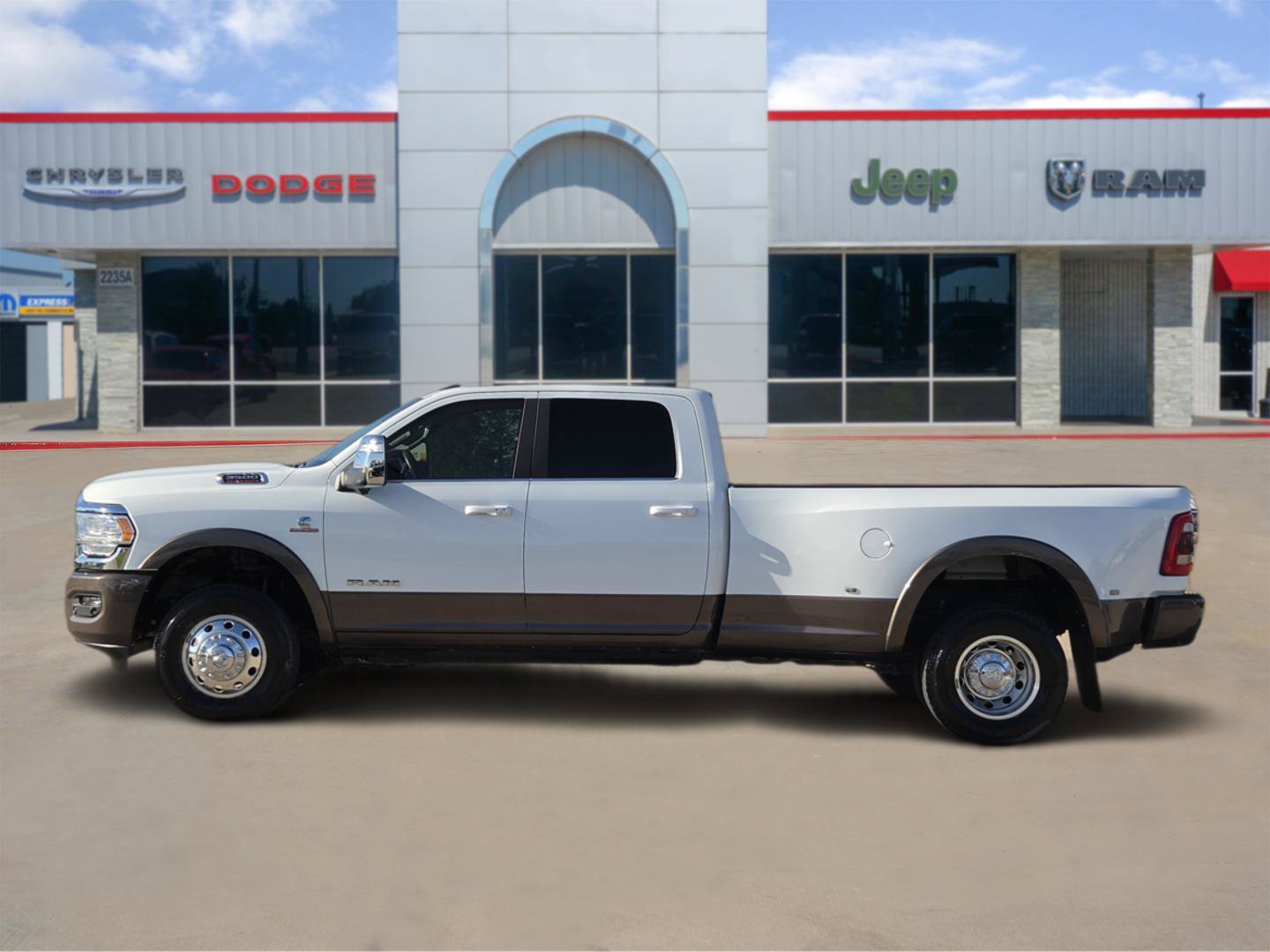 Used 2024 RAM 3500 Limited w/ Towing Technology Group AWD/4WD image 3