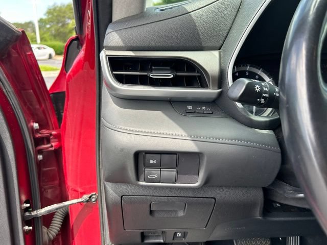 Used 2020 Toyota Highlander XLE AWD/4WD image 30