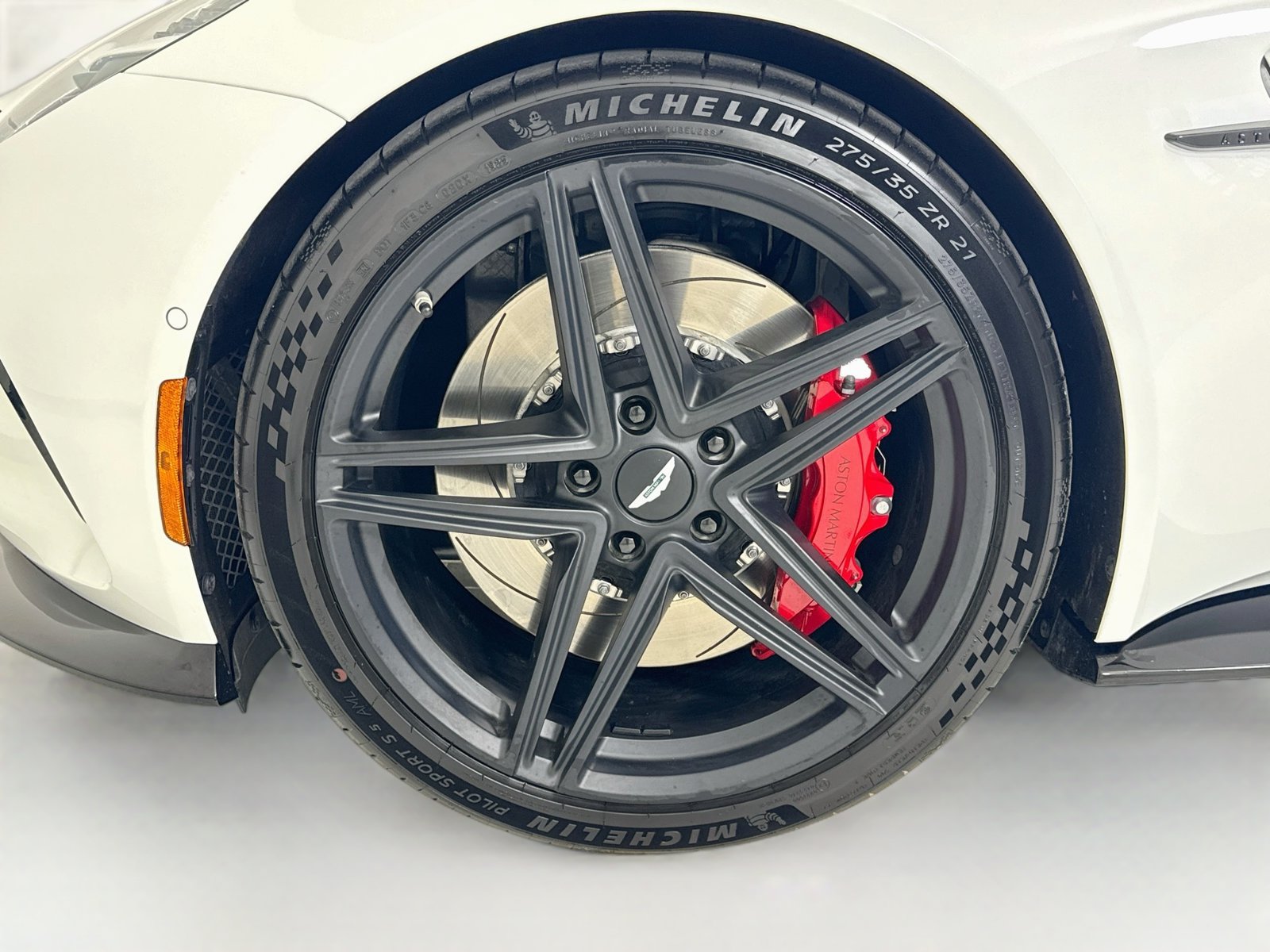 Used 2026 Aston Martin V8 Vantage S RWD image 10