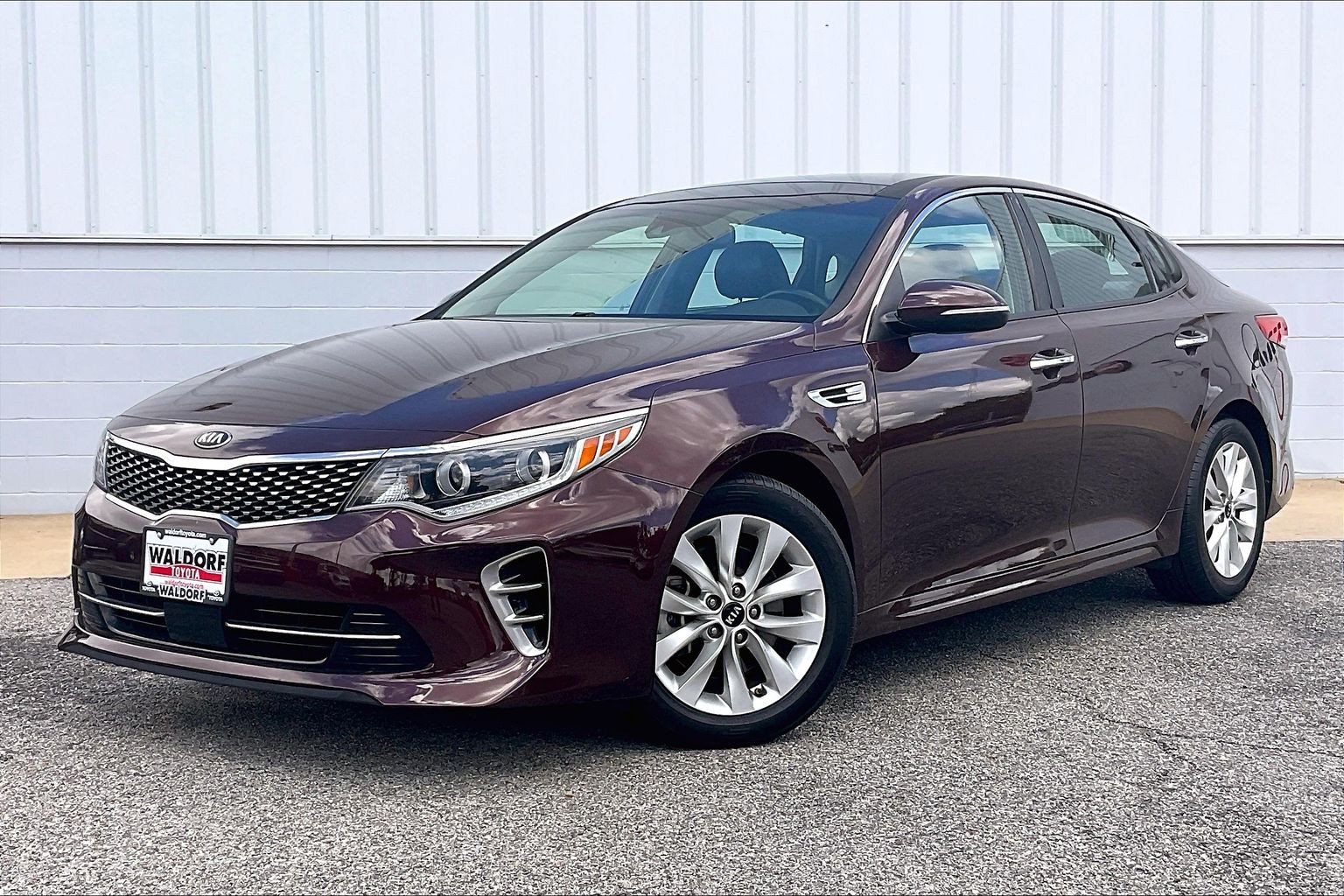 Used 2017 Kia Optima EX w/ Premium Package FWD image 2