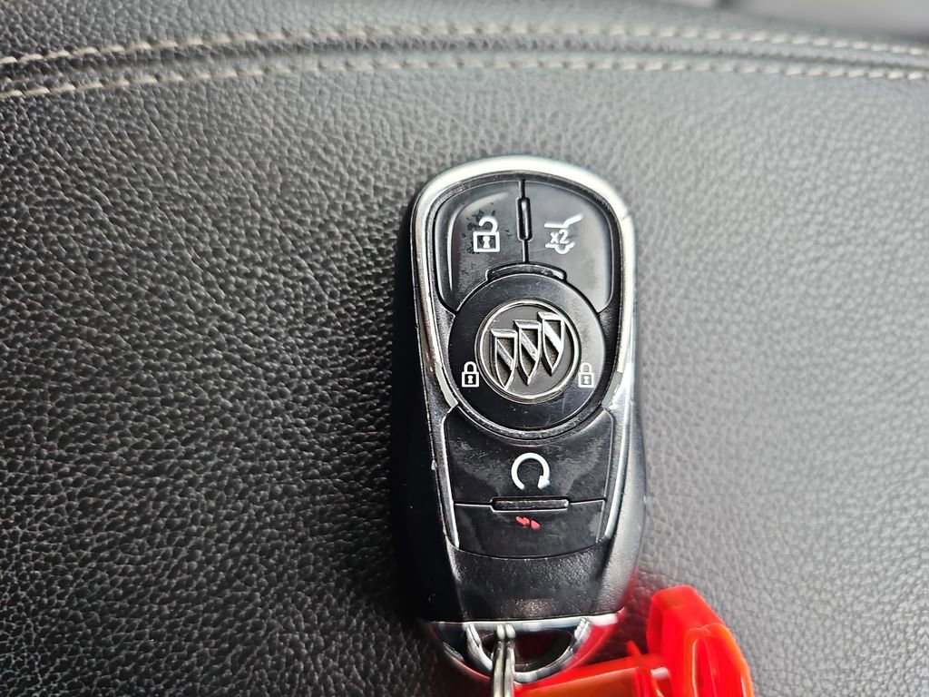 Used 2019 Buick Regal Essence w/ Driver Confidence Package I image 36