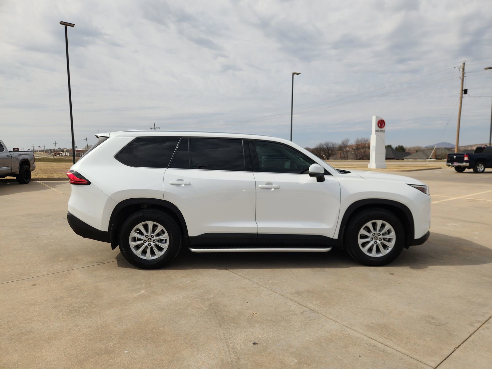 Used 2024 Toyota Grand Highlander XLE image 7