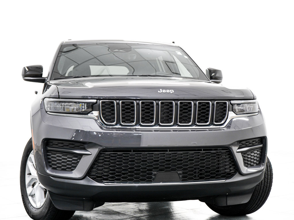 Used 2025 Jeep Grand Cherokee Laredo X AWD/4WD image 3