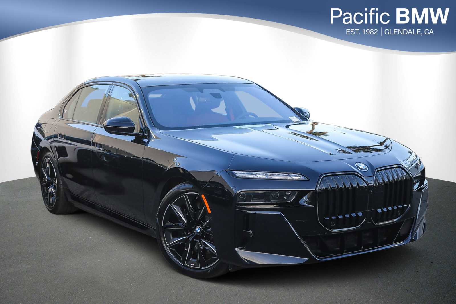 Used 2025 BMW i7 xDrive60 image 1