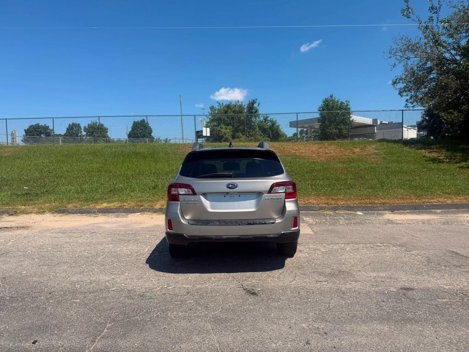 Used 2016 Subaru Outback 2.5i Limited AWD/4WD image 6