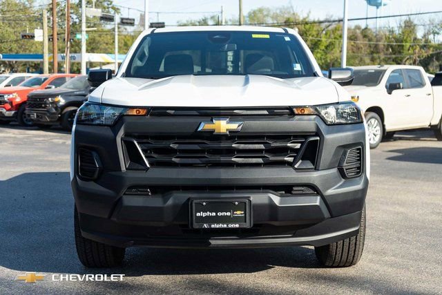Used 2025 Chevrolet Colorado W/T image 2