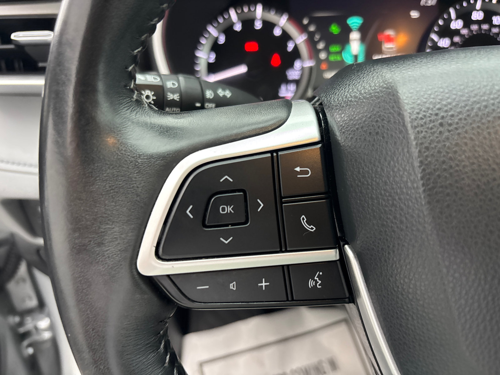 Used 2023 Toyota Highlander XLE AWD/4WD image 17