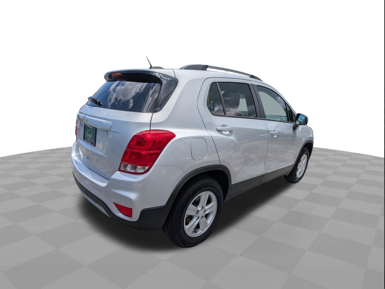 Certified 2022 Chevrolet Trax LT w/ LT Convenience Package AWD/4WD image 4
