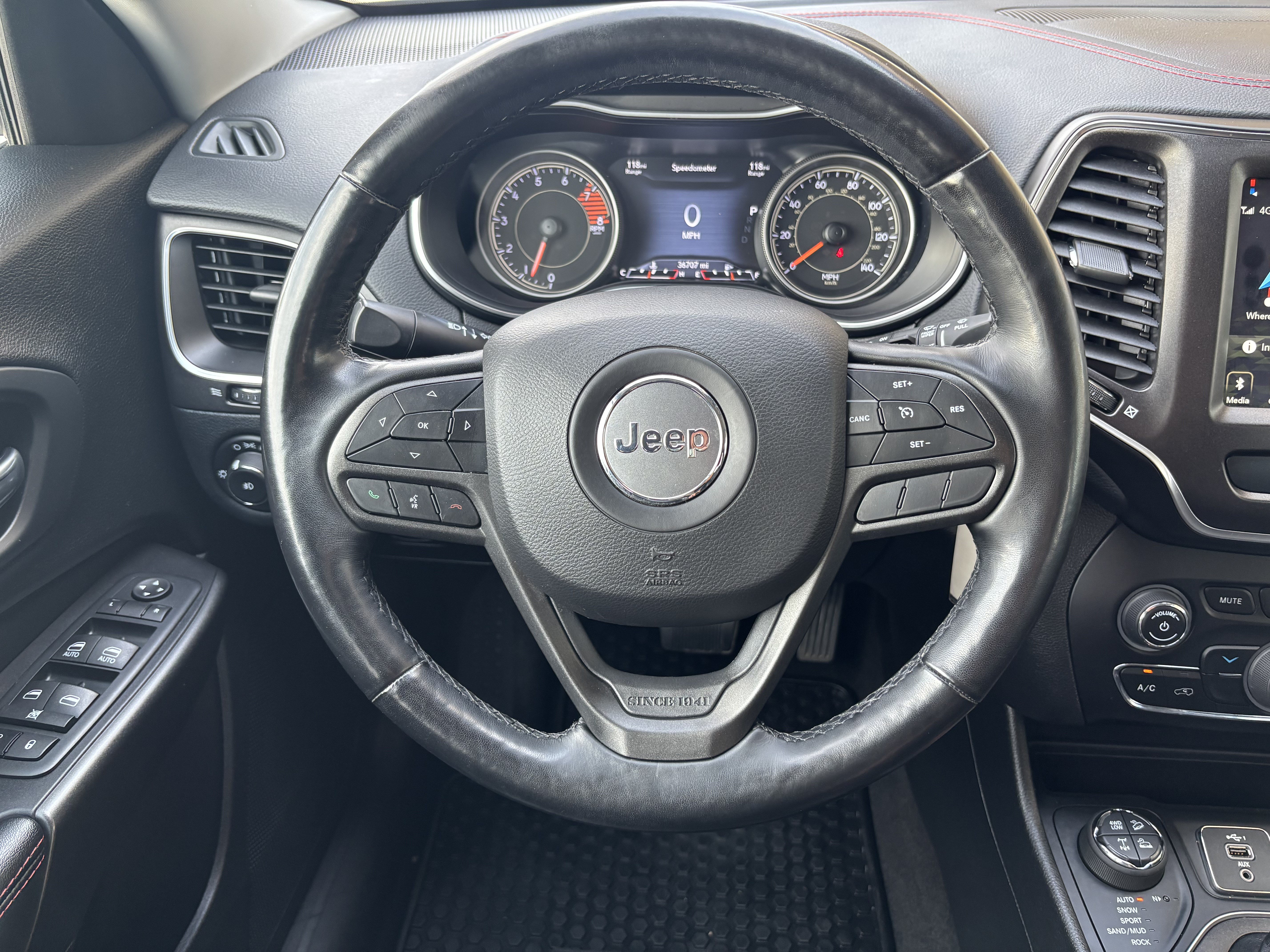 Used 2020 Jeep Cherokee Trailhawk w/ Cold Weather Group AWD/4WD image 14