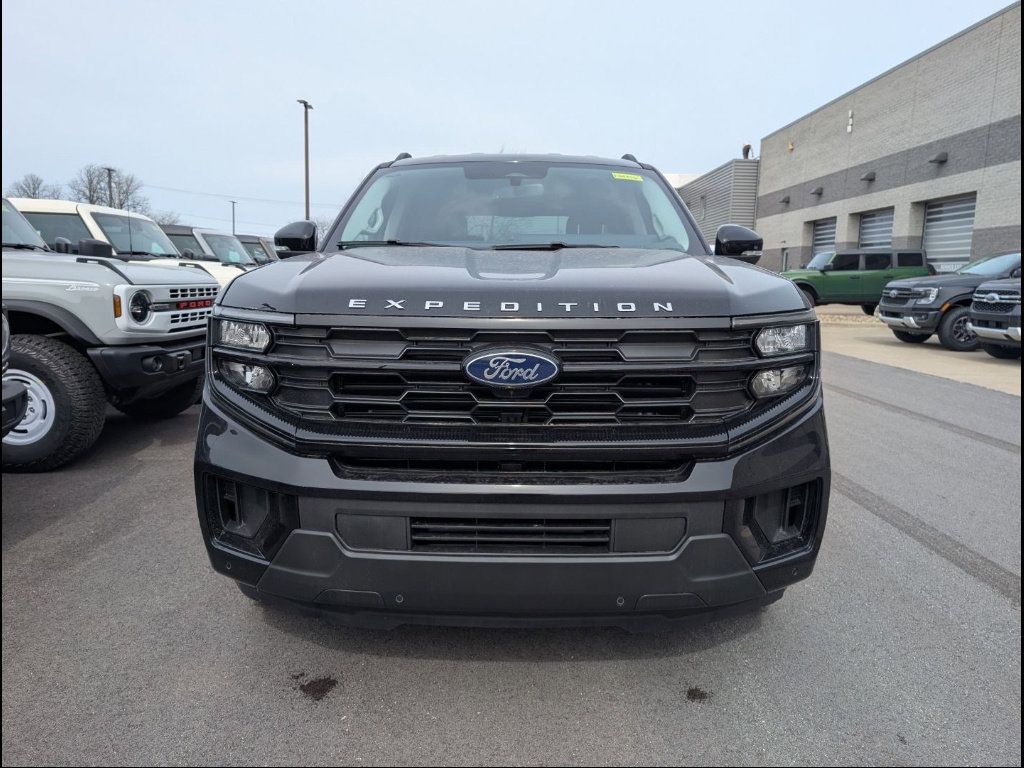 New 2026 Ford Expedition Active image 2
