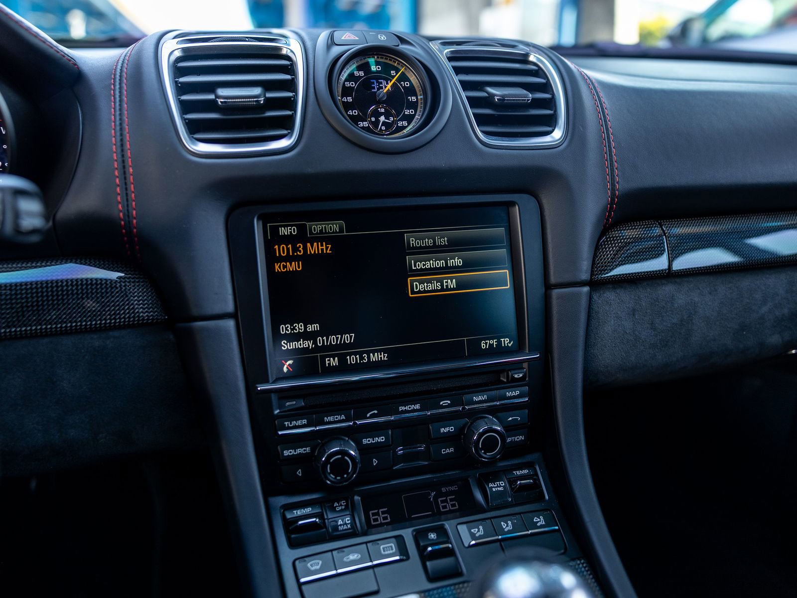 Certified 2016 Porsche Cayman GT4 RWD image 29