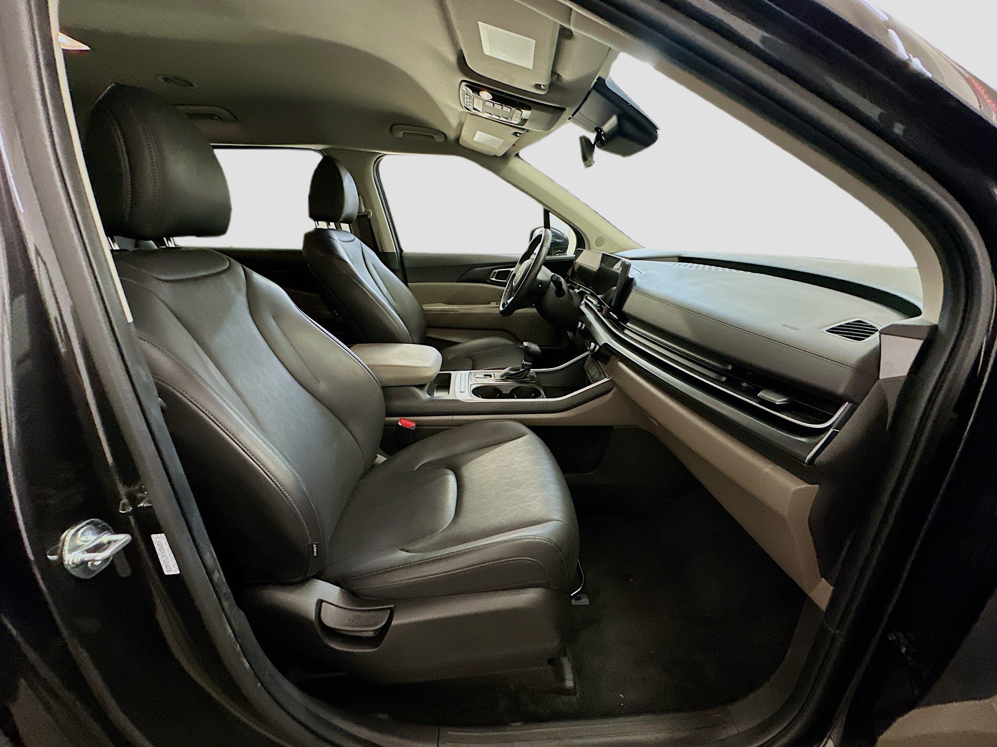 Used 2026 Kia Carnival FWD image 33