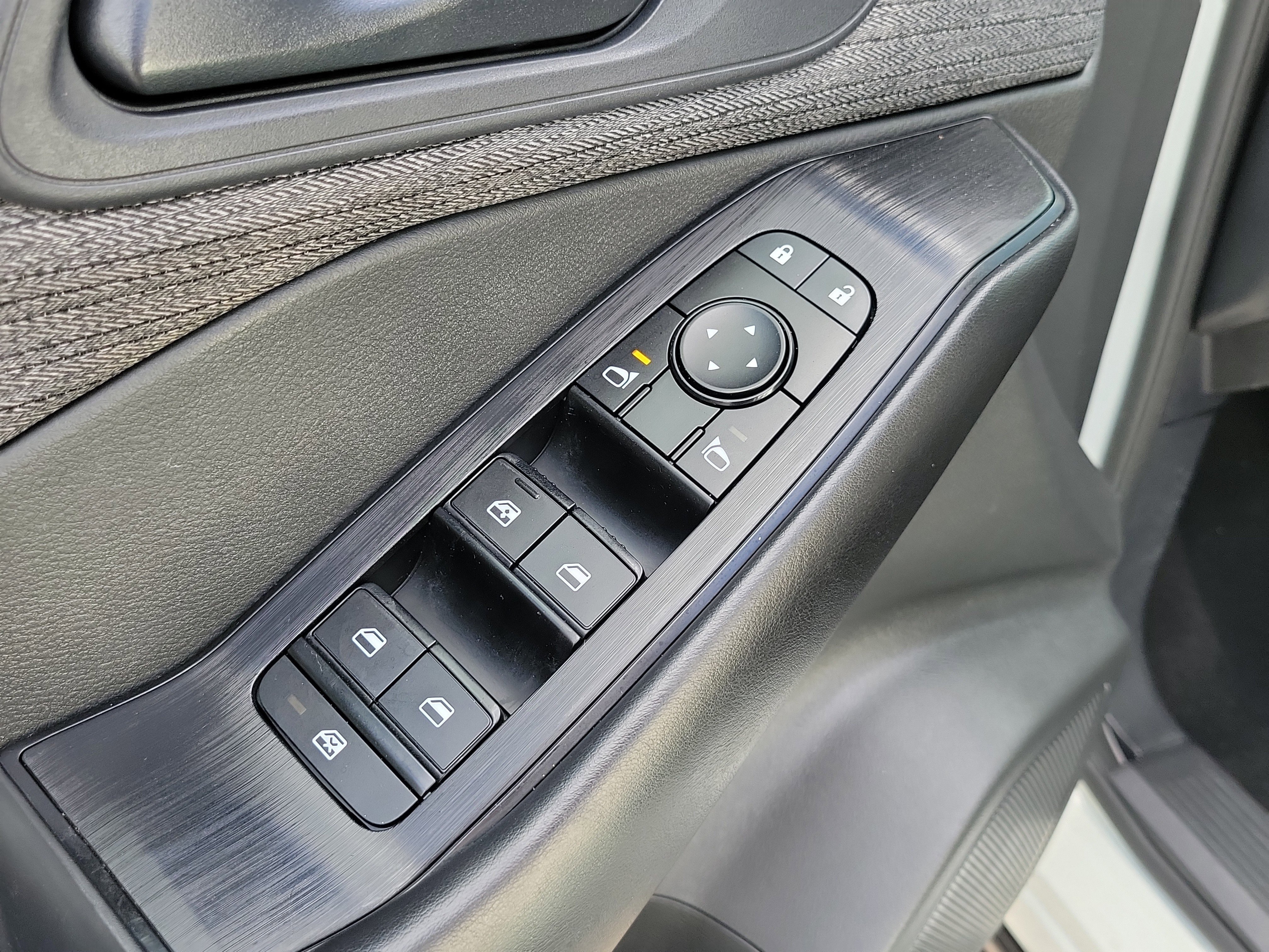 Used 2023 Nissan Rogue S AWD/4WD image 20