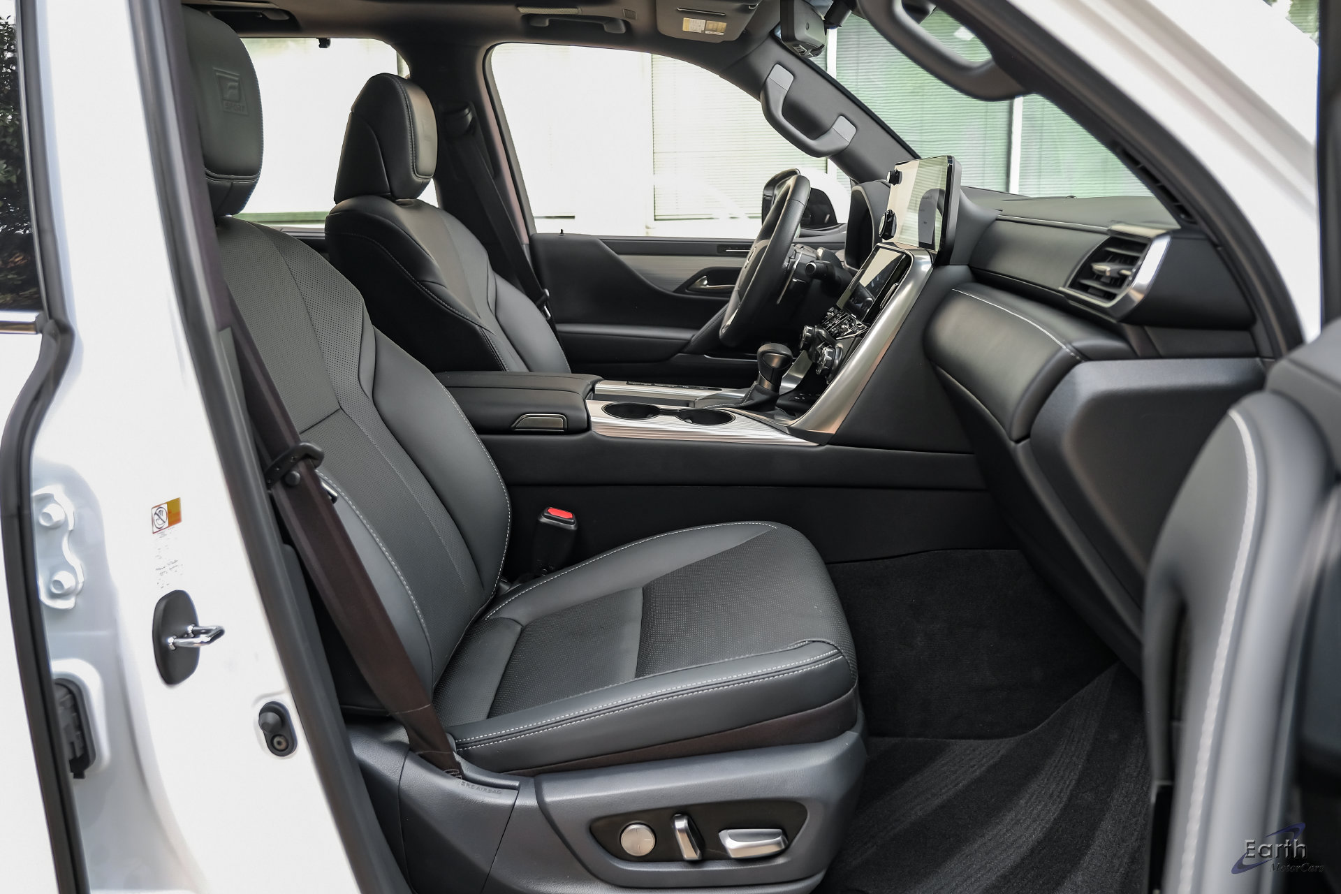 Used 2026 Lexus LX 600 F Sport w/ Accessory Package (Z1) AWD/4WD image 48