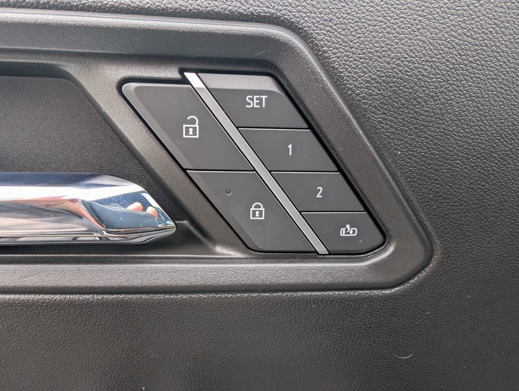 Used 2024 GMC Canyon Denali image 16