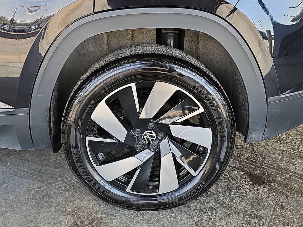 Used 2024 Volkswagen Atlas Cross Sport SE AWD/4WD image 34