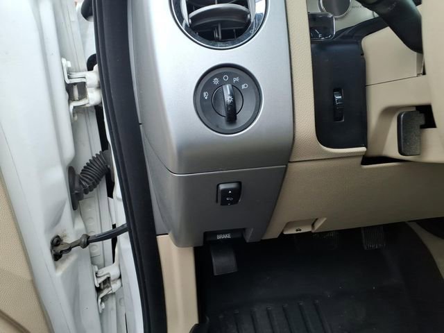 Used 2010 Ford Expedition 4WD image 17