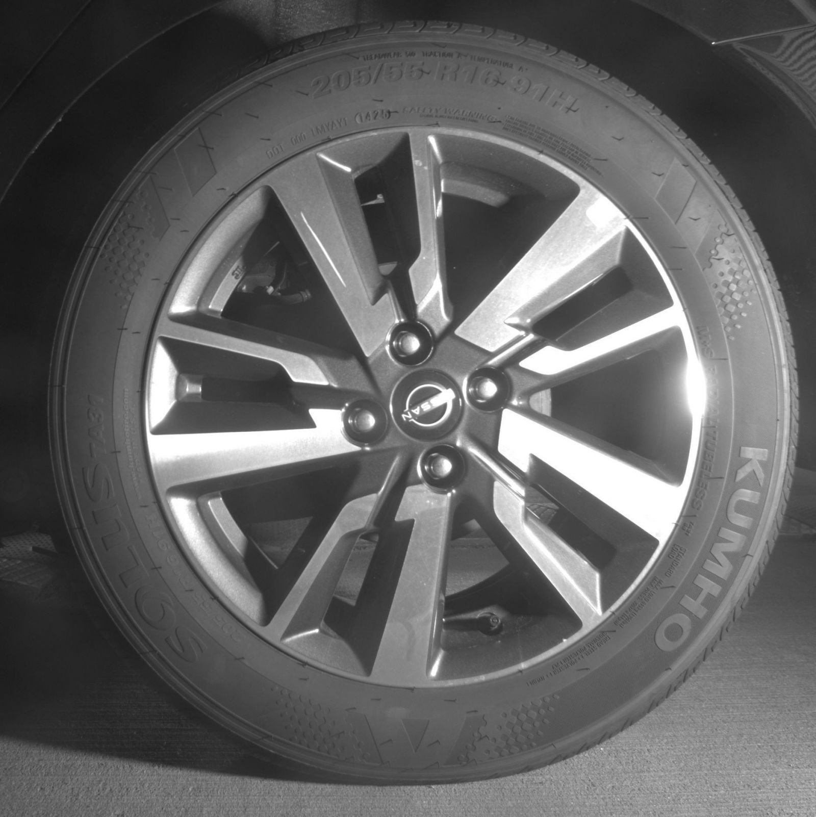 Used 2025 Nissan Versa SV FWD image 17