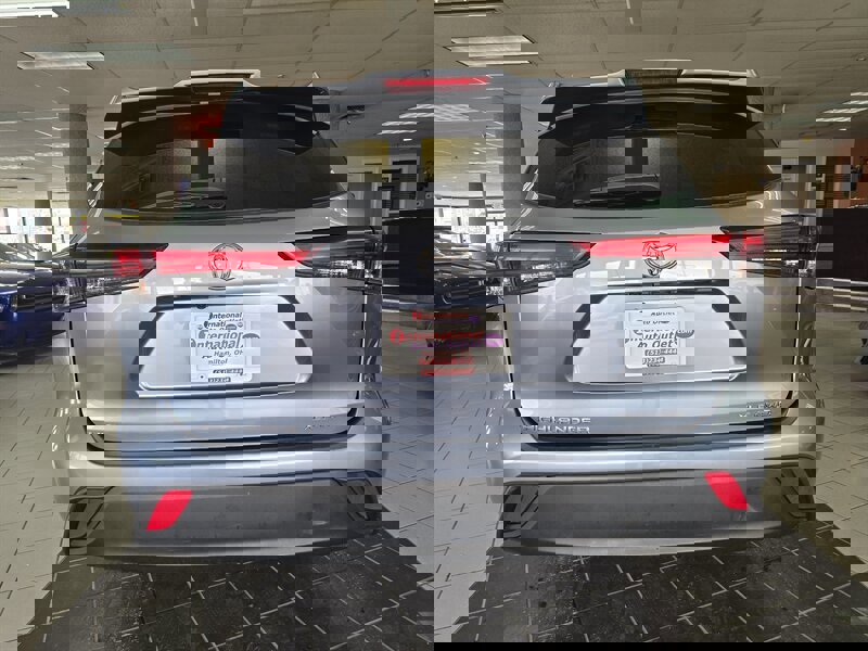 Used 2021 Toyota Highlander XLE image 5